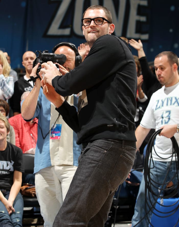 2012-Kevin-Love-throwing-t-shirt.jpg